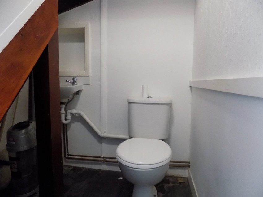 Images for 5 ROOMS AVAILABLE, Norman Road