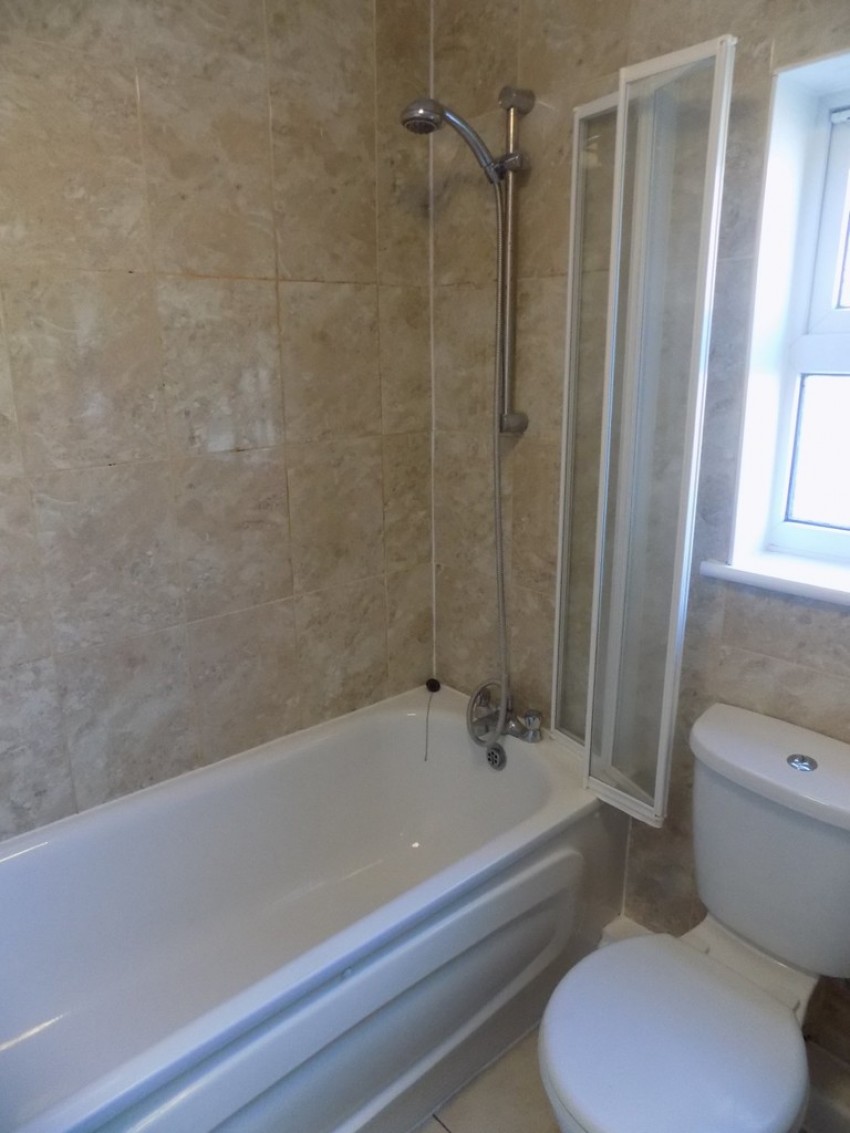 Images for 5 ROOMS AVAILABLE, Norman Road