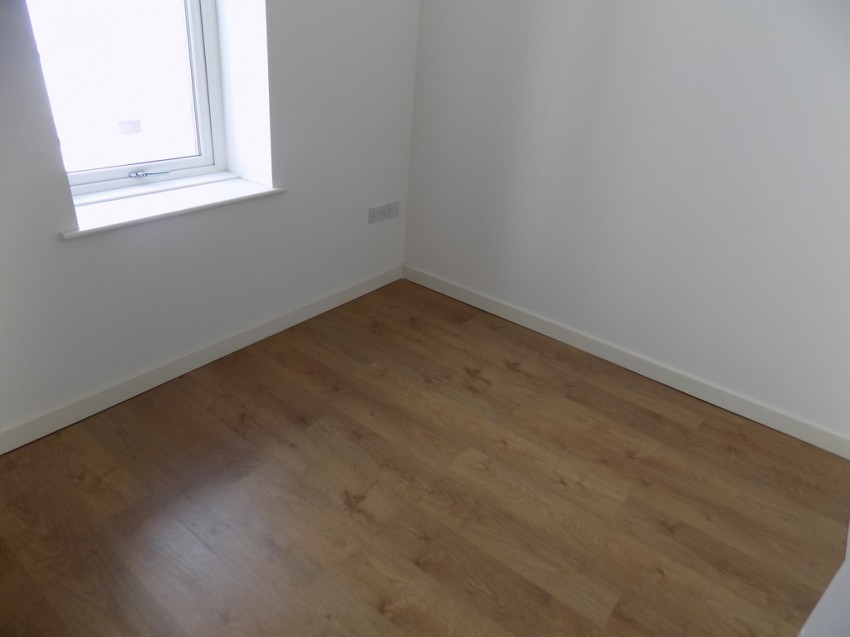 Images for **NO FEES** New Road