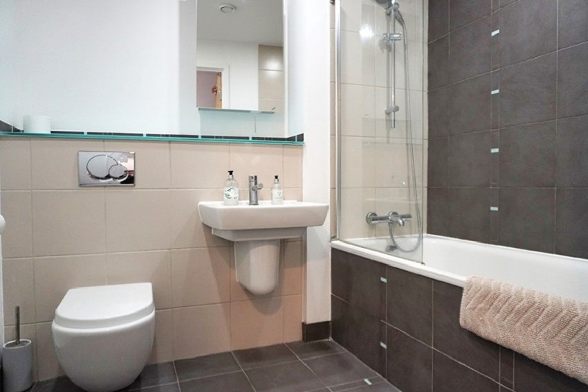 Images for The Crescent, Gunwharf Quays, Portsmouth