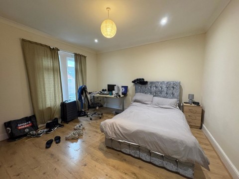 View Full Details for Avenue Road, Southampton