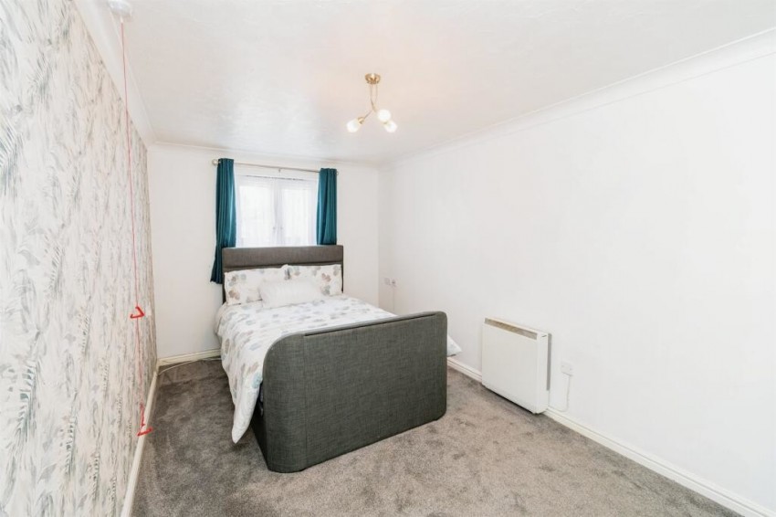 Images for Oakley court